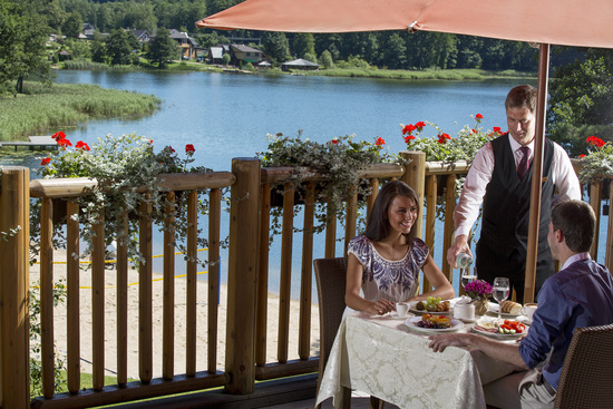 優(yōu)雅迷人的室外風(fēng)景:酒店室外餐飲服務(wù) 優(yōu)雅迷人的室外風(fēng)景:酒店室外餐飲服務(wù)