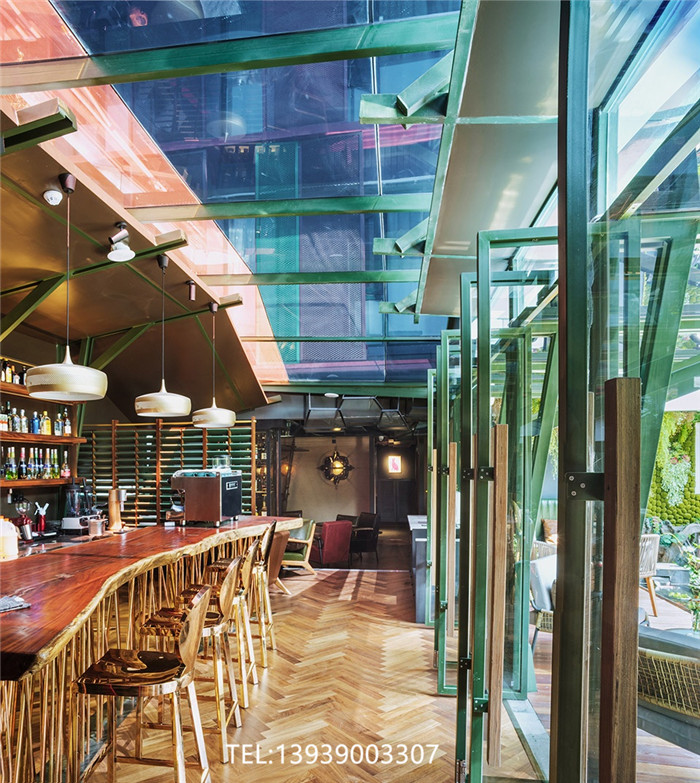 鬧中取靜的喜舍隱市精品酒店屋頂花園酒吧設(shè)計方案賞析