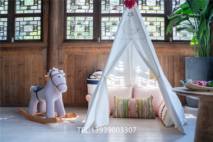 安徽宏村半山詩莉莉中式徽派酒店客房設(shè)計方案賞析