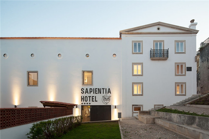 勃朗設(shè)計(jì)推薦國外極致簡約風(fēng)精品酒店改造設(shè)計(jì)案例