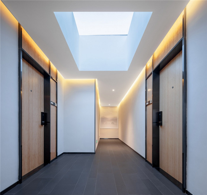 主打自然生態(tài)的廣東璞驛酒店客房走廊設(shè)計(jì)方案賞析