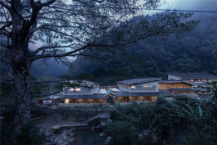 尊重當(dāng)?shù)刈匀粋鹘y(tǒng)的時(shí)光里L(fēng)OFT民宿酒店設(shè)計(jì)方案