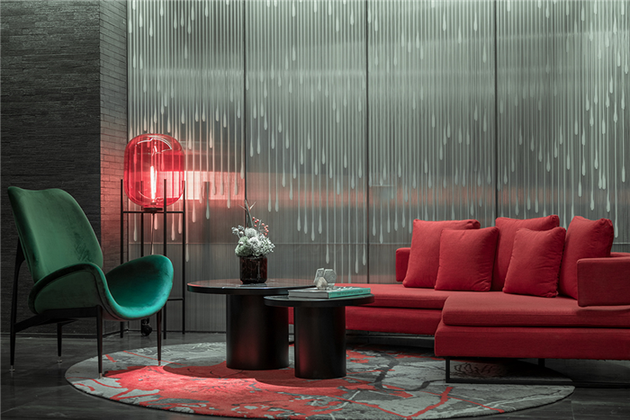 在復(fù)古中創(chuàng)新的The Linow創(chuàng)意精品酒店大堂休息區(qū)設(shè)計實(shí)景圖