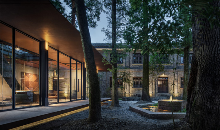 集書店、咖啡、美術(shù)館于一體的精品酒店設(shè)計(jì)方案