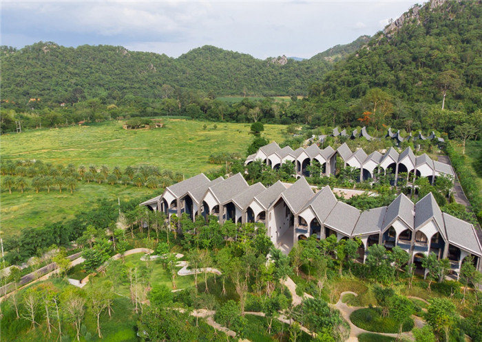 沉浸在奇妙自然中的仙境森林主題度假酒店設(shè)計案例