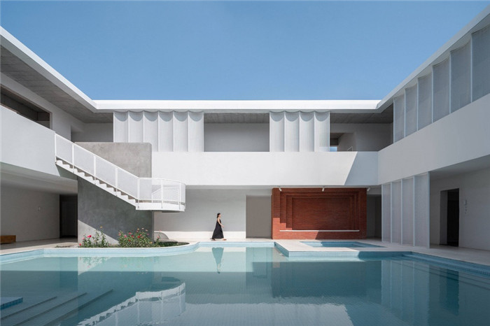 酒店泳池設(shè)計-民宿設(shè)計鳥瞰圖-純白原木風景區(qū)內(nèi)部2層獨棟民宿設(shè)計方案