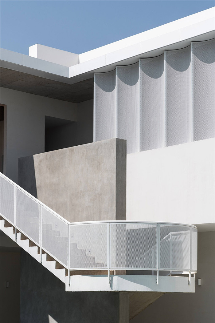 酒店樓梯設(shè)計-民宿設(shè)計鳥瞰圖-純白原木風景區(qū)內(nèi)部2層獨棟民宿設(shè)計方案