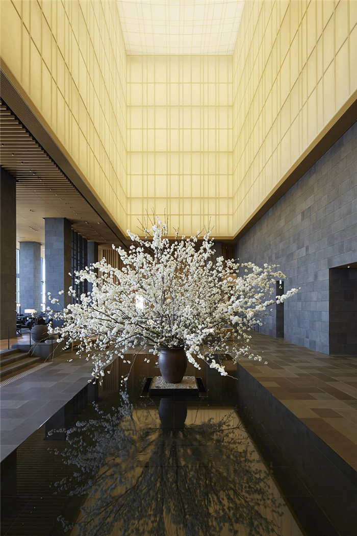 酒店大廳設(shè)計-專為休閑和商務(wù)游客而定制的東京安縵度假酒店設(shè)計