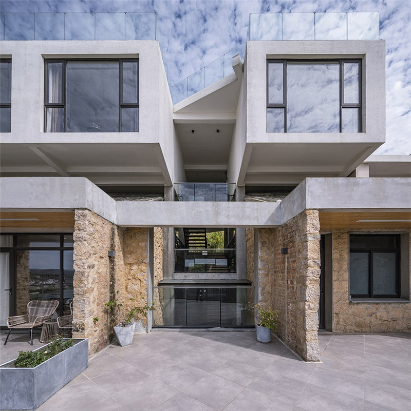 樸素原生態(tài)石頭民宿改造設計案例