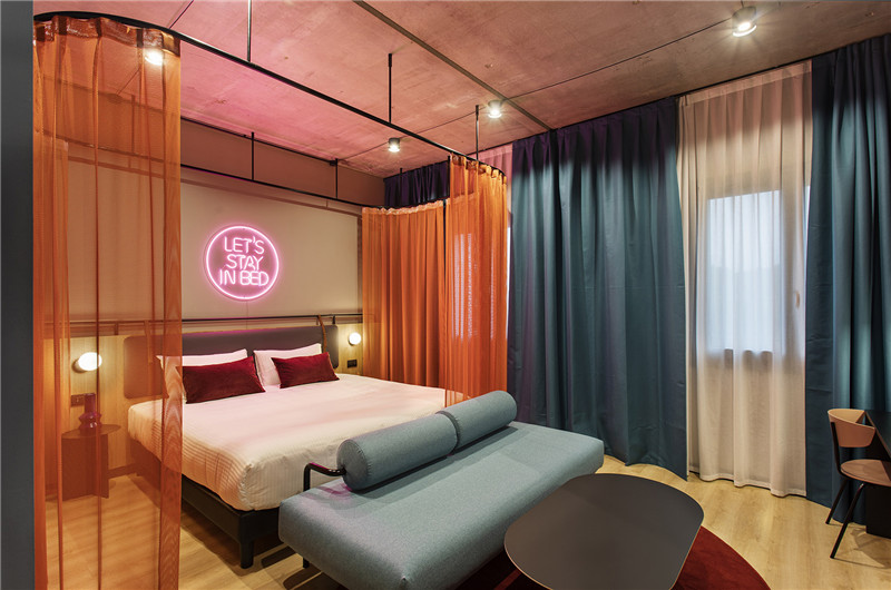 時尚工業(yè)風STAY HOTEL精品商務酒店改造設計說明