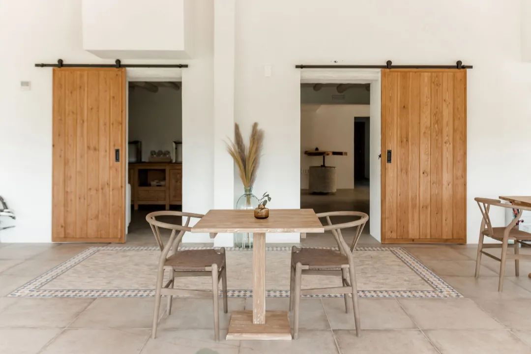 國(guó)外農(nóng)舍改造成當(dāng)?shù)靥厣袼拊O(shè)計(jì)案例賞析