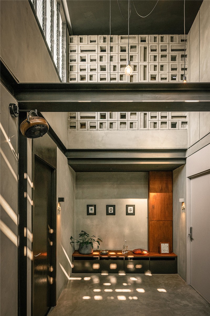 曼谷TAMNI工業(yè)風(fēng)青年旅舍改造設(shè)計方案