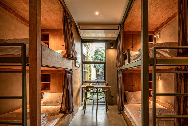 曼谷TAMNI工業(yè)風(fēng)青年旅舍改造設(shè)計方案