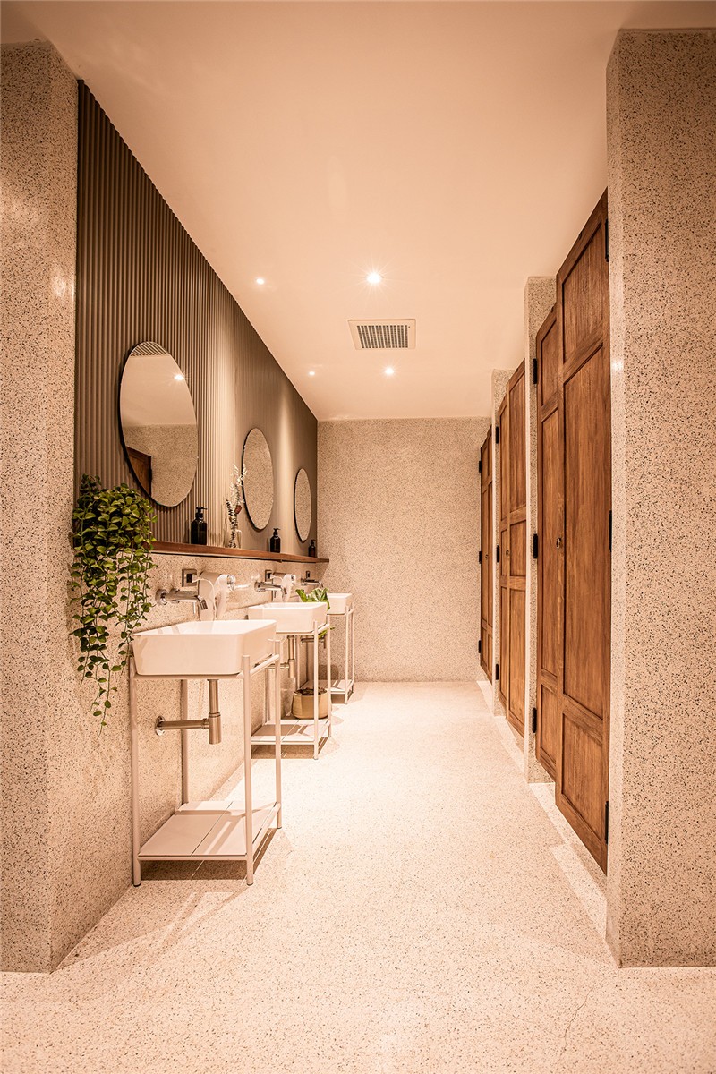 曼谷TAMNI工業(yè)風(fēng)青年旅舍改造設(shè)計方案