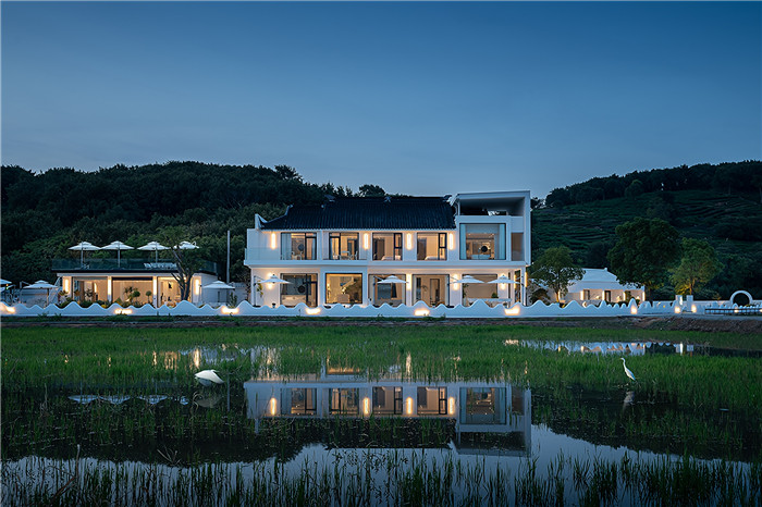 10間房的白色極簡風(fēng)漫心島民宿設(shè)計(jì)案例