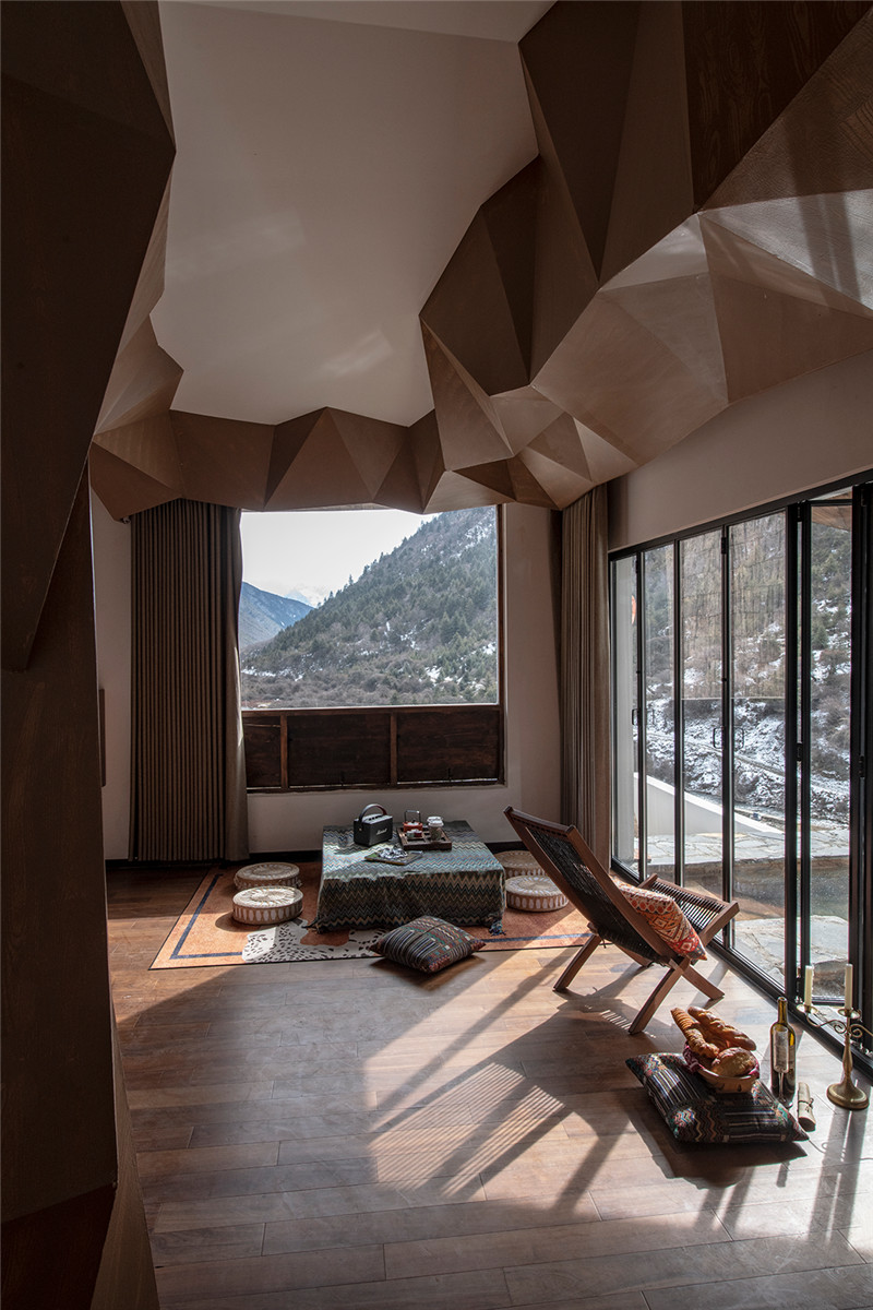 四川康定RGB特色野奢溫泉民宿改造設(shè)計 四川康定RGB特色野奢溫泉民宿改造設(shè)計