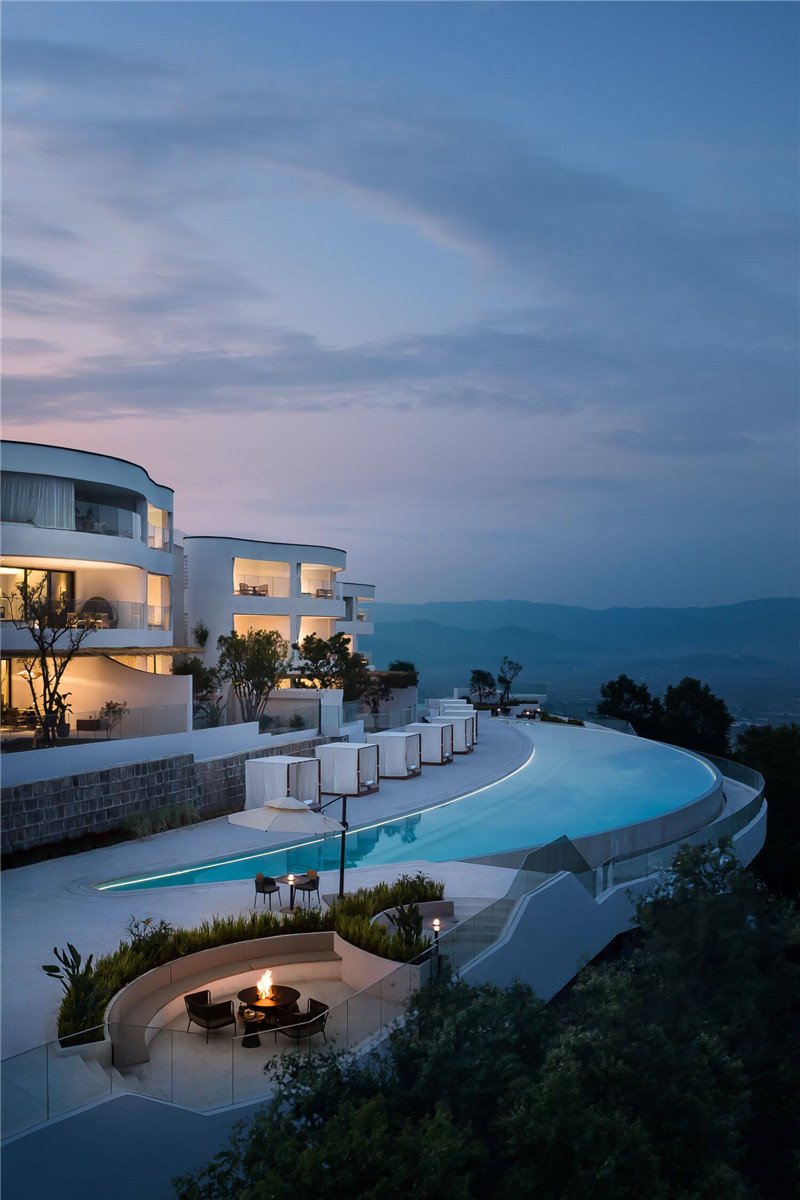 聯(lián)排別墅改造民宿  月泊半山溫泉民宿酒店設(shè)計(jì)