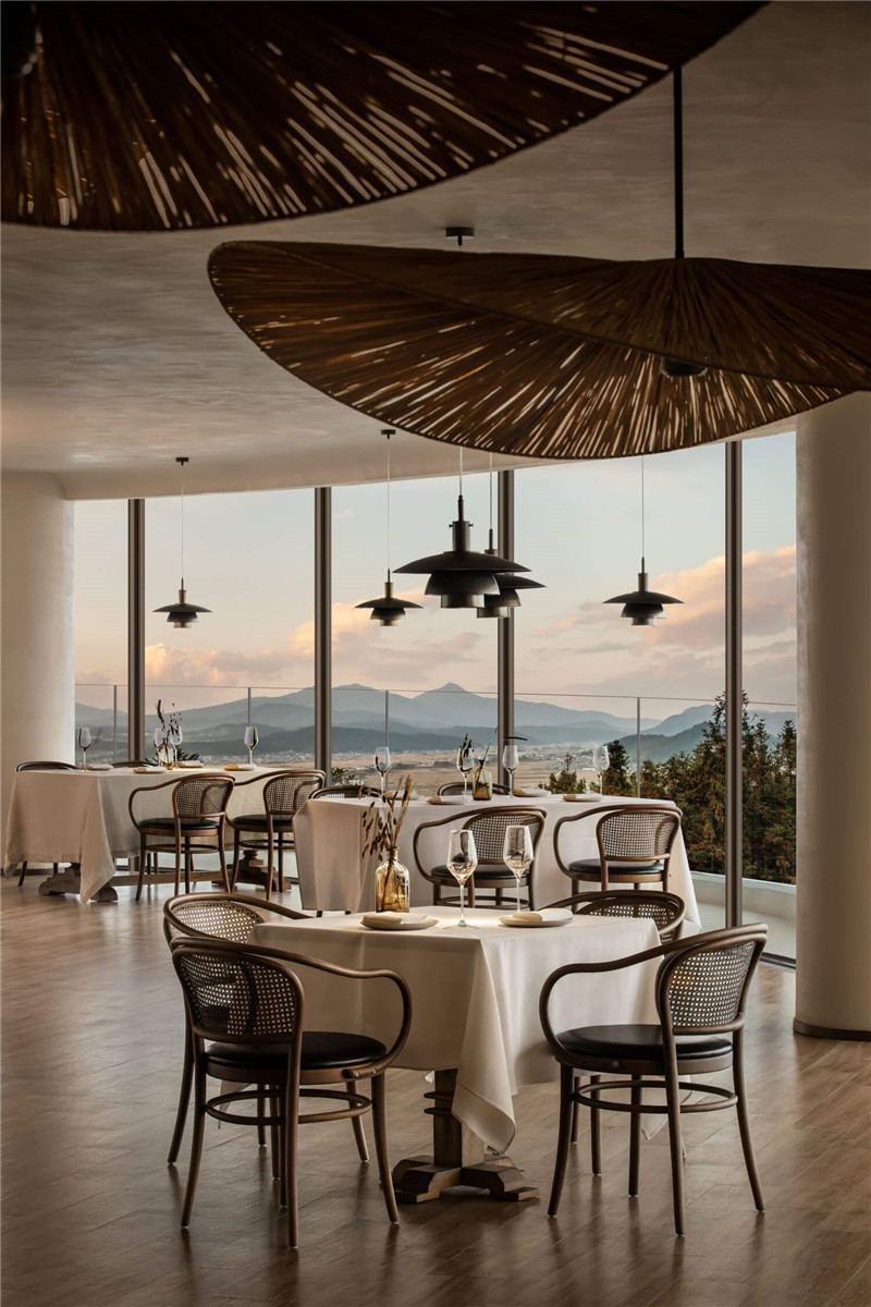 聯(lián)排別墅改造民宿  月泊半山溫泉民宿酒店設(shè)計(jì)