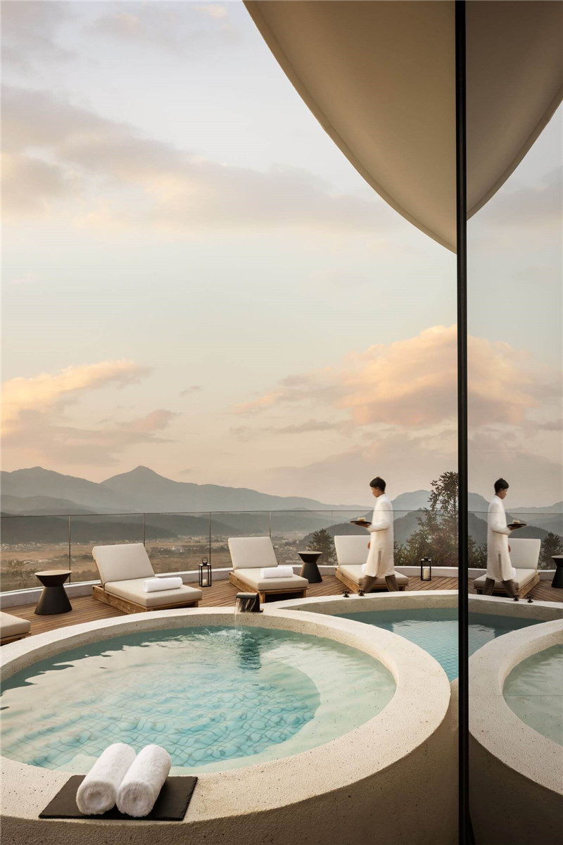 聯(lián)排別墅改造民宿  月泊半山溫泉民宿酒店設(shè)計(jì)