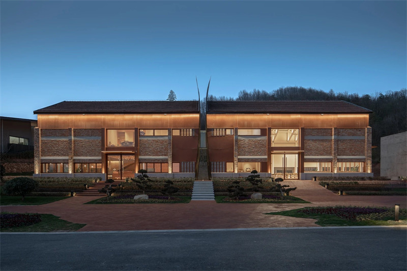 老糧倉(cāng)改造民宿  安徽未遲·萬(wàn)卷糧倉(cāng)民宿設(shè)計(jì)賞析