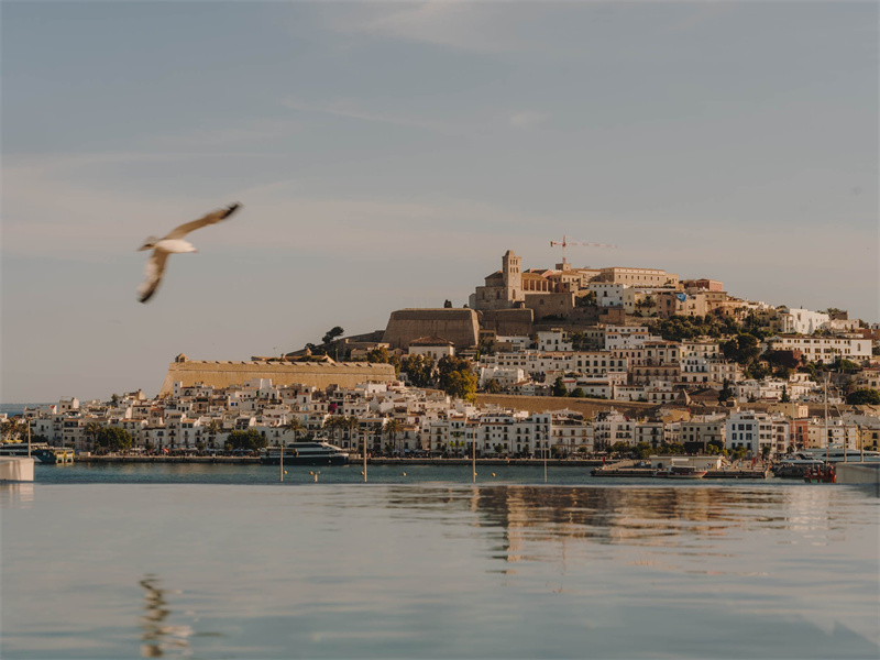 以地方文化為主題的伊維薩度假酒店設計 以地方文化為主題的伊維薩度假酒店設計